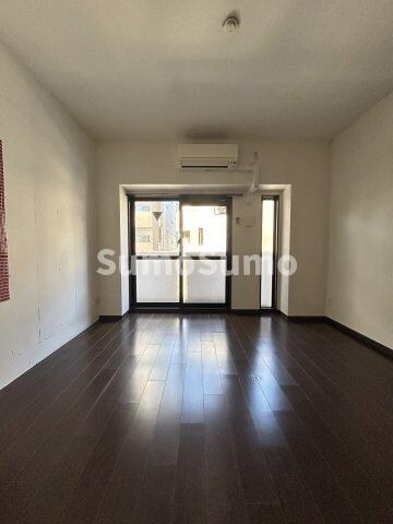 物件内観写真16　(ゆったりとした居間です)