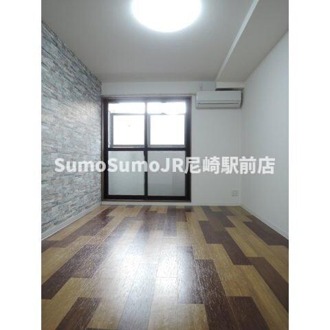 物件内観写真3　(使いやすいリビングです)