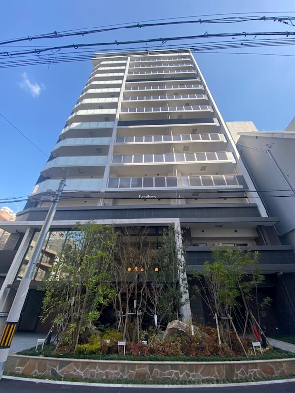 物件外観写真1　(落ち着いた雰囲気の外観です)