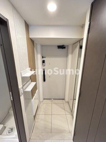 物件内観写真4　(明るい玄関です)