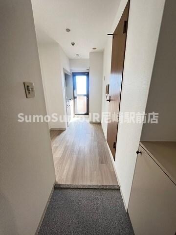 物件内観写真4　(ゆったりとした玄関です)