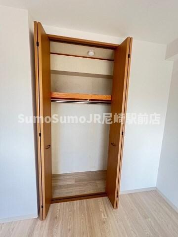 物件内観写真14　(収納豊富です)