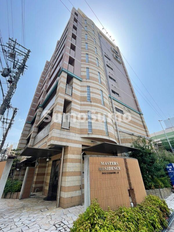 物件外観写真1　(外観は落ち着いています)