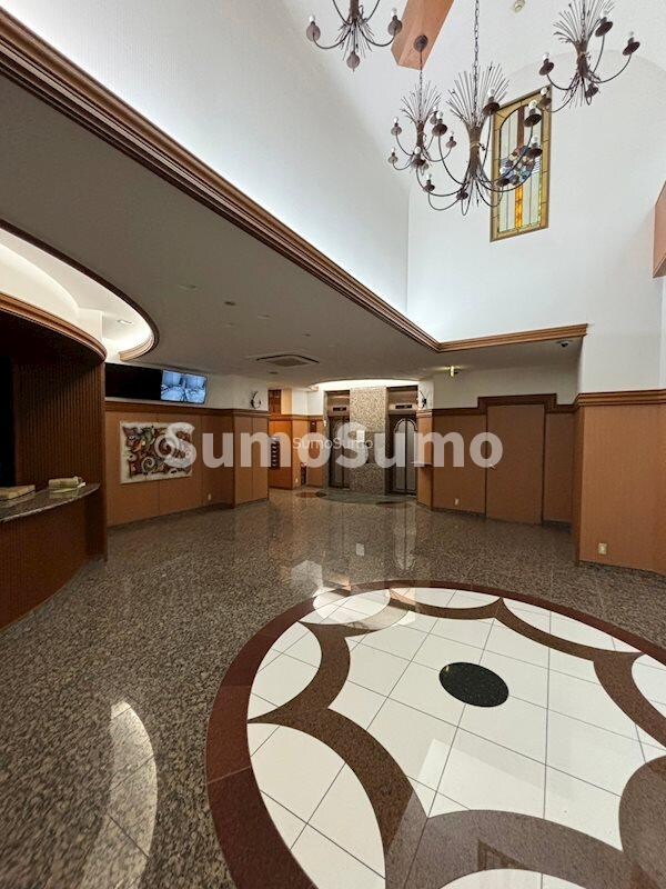 物件外観写真3　(清潔なロビーです)