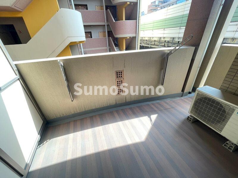 物件内観写真9　(バルコニーからの眺めを楽しみながら食事をしませんか)