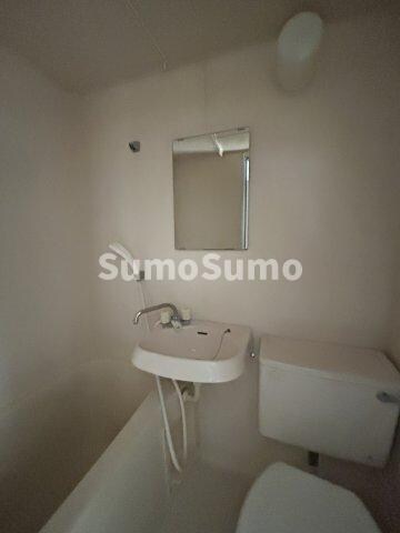 物件内観写真2　(スペースが確保できる洗面所です)