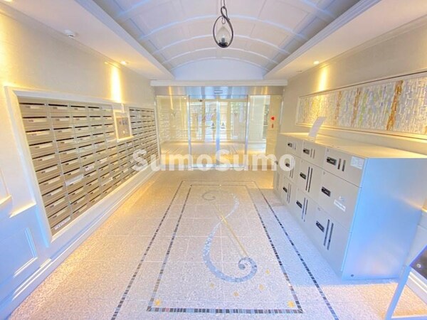 ロビー・ラウンジ(建物の内部です)