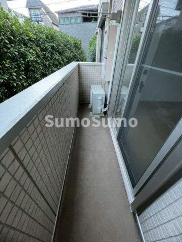 バルコニー(外からの目が気にならないバルコニーで洗濯物が干せます)
