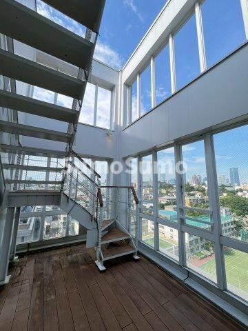 物件内観写真13　(お洗濯にも便利なバルコニー付き)