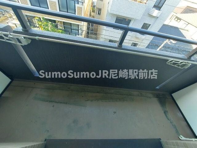 物件内観写真8　(広々としたバルコニーです)