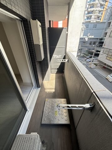 物件内観写真7　(外からの目が気にならないバルコニーで洗濯物が干せます)