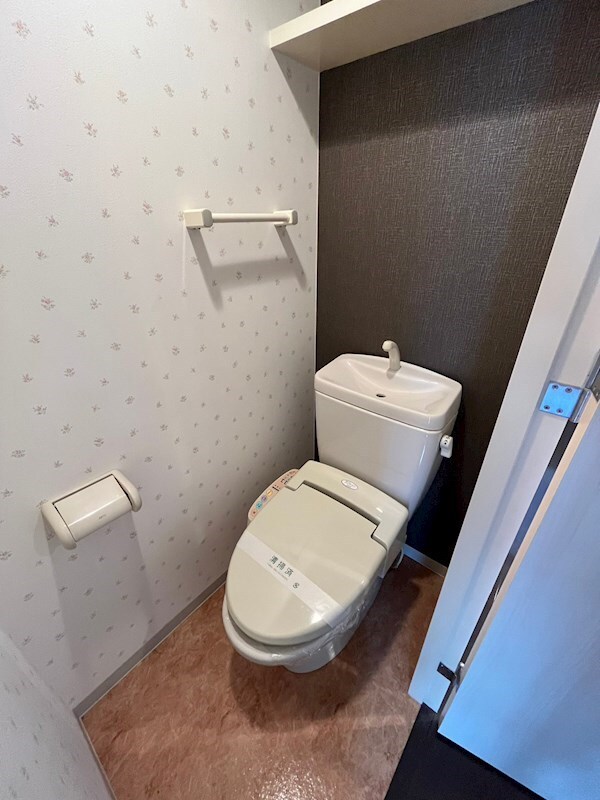 トイレ(コンパクトで使いやすいトイレです)