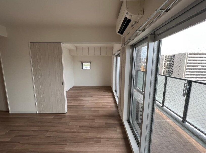 物件内観写真9　(バルコニーからの眺めを楽しみながら食事をしませんか)