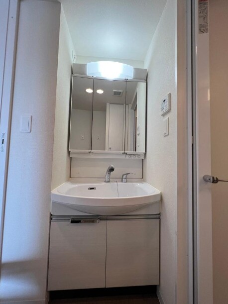 物件内観写真11　(使いやすい洗面所です)