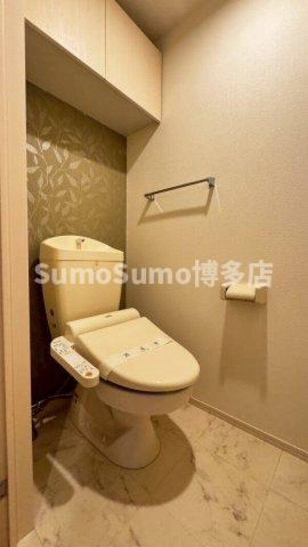 トイレ(落ち着いた色調のトイレです)
