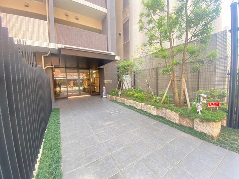 物件外観写真2　(エントランスです)