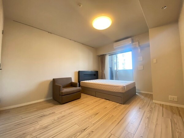 寝室(落ち着いて過ごせるお部屋なので、寝室にいかがでしょうか)