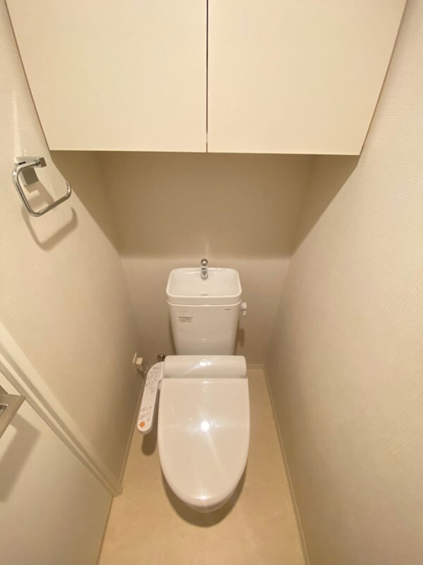物件内観写真11　(ゆったりとした空間のトイレです)