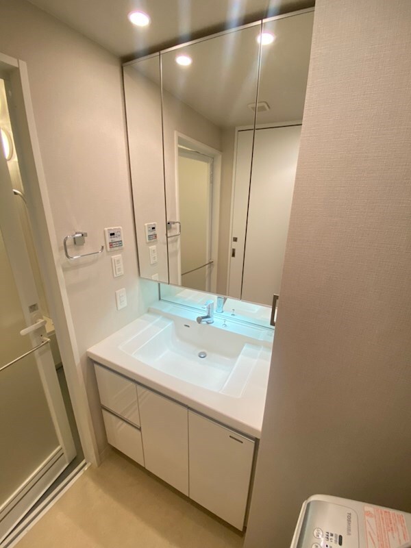 物件内観写真12　(コンパクトで使いやすい洗面所)