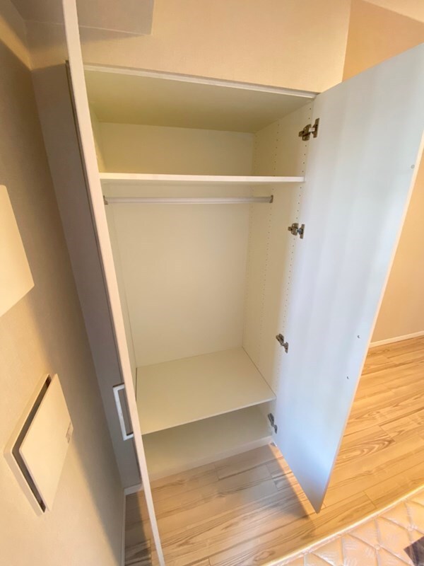 物件内観写真15　(たっぷりとした収納スペースです)