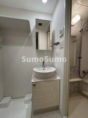 物件内観写真11　(ゆったりとスペースのある洗面所)