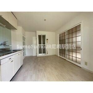 物件内観写真4　(使いやすいリビングです)