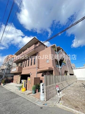 物件外観写真1　(外観もきれいです)