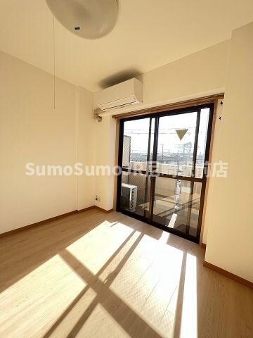 物件内観写真6　(ゆったりとしたリビングです)