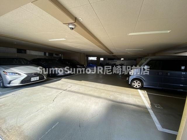 物件外観写真4　(駐車場です)