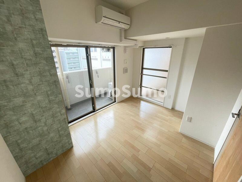 物件内観写真5　(こちらのリビングで趣味の時間をお楽しみください)