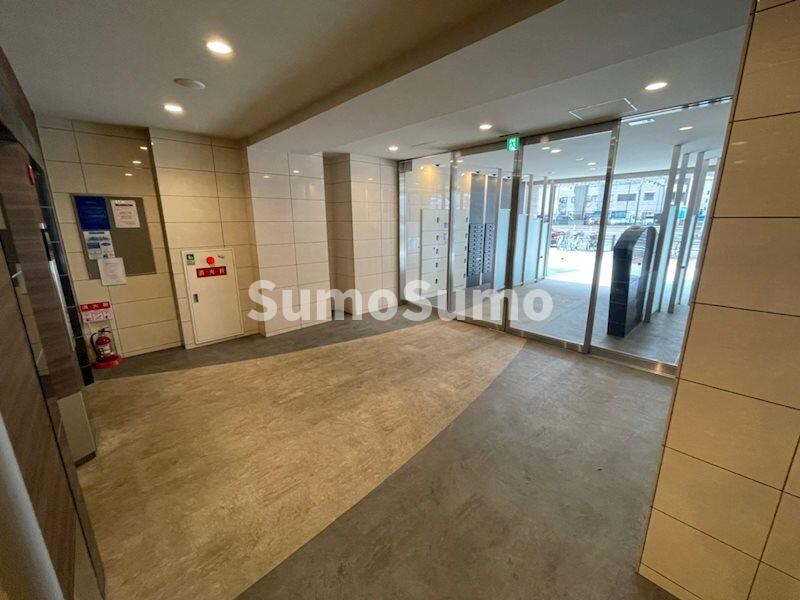 物件外観写真3　(ゆとりのあるロビーです)