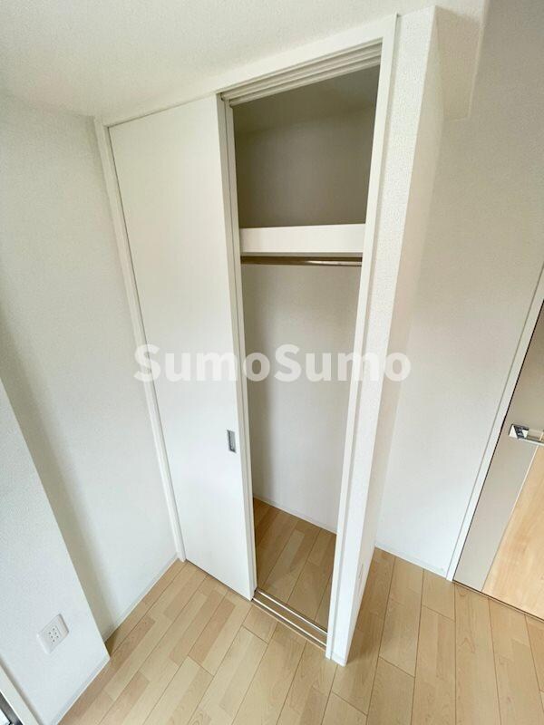 物件内観写真14　(小物を収納するのに便利です)