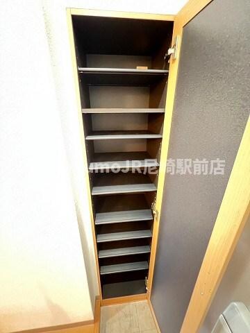 物件内観写真16　(小物を収納するのに便利です)