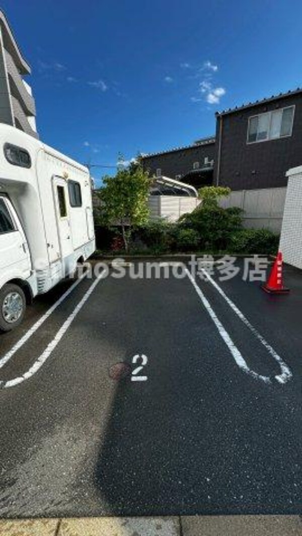 駐車場(車をお持ちの方に嬉しい駐車場付きの物件です)