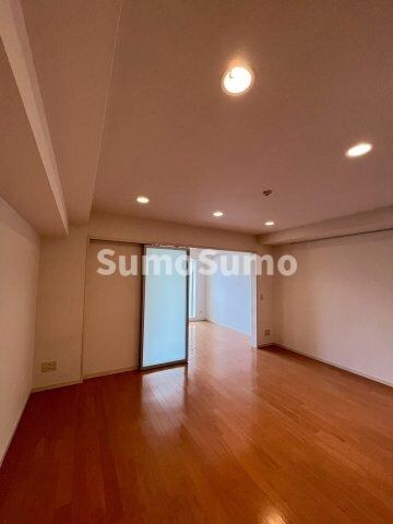 物件内観写真9　(おしゃれな居間です)