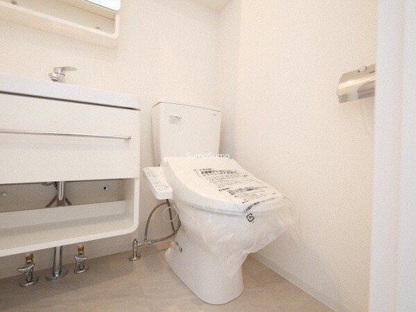 トイレ(落ち着いた色調のトイレです)
