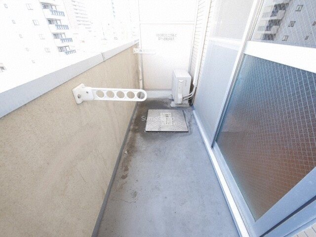 物件内観写真7　(暖かな日差しのふりそそぐバルコニー)