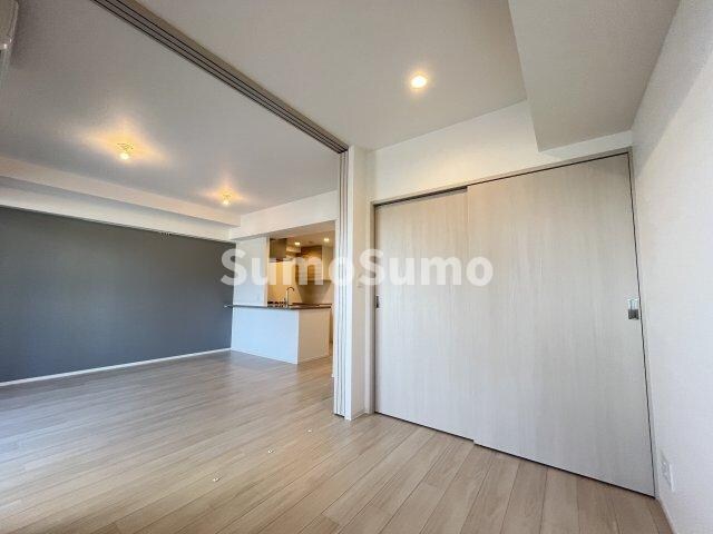 物件内観写真5　(ゆったりとした居間です)