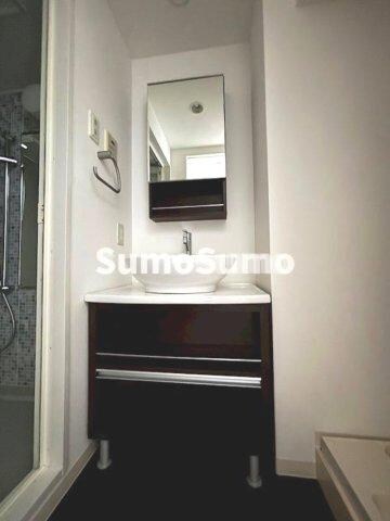 物件内観写真11　(広い洗面スペース)