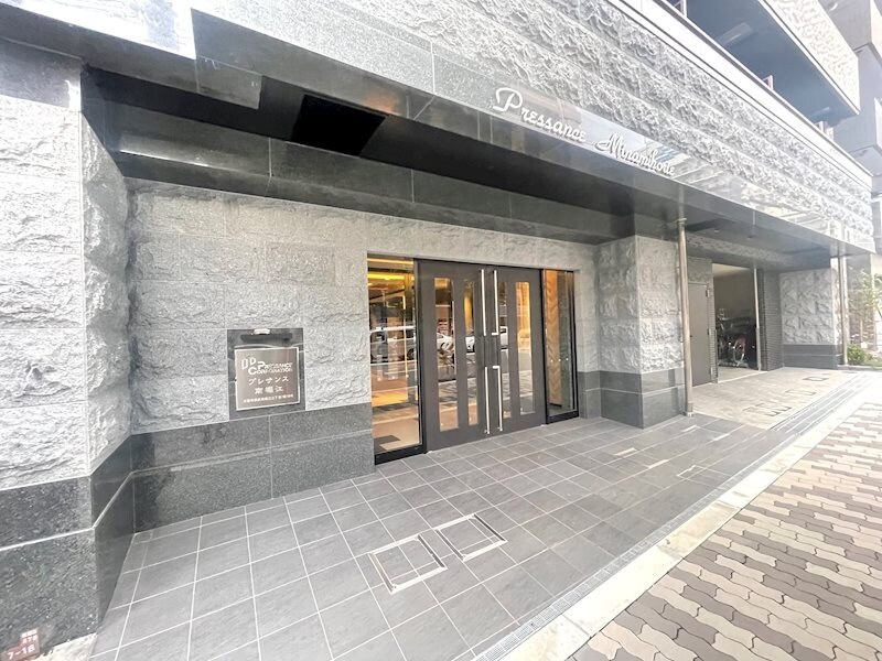 物件外観写真2　(建物の内部です)