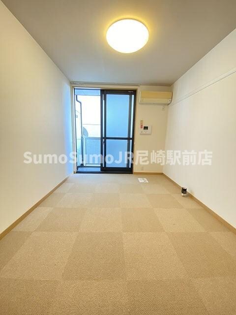 物件内観写真7　(リビングです)