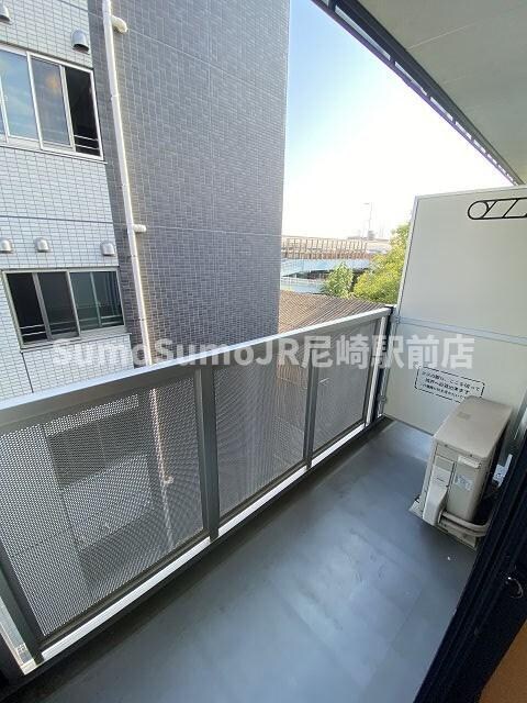 物件内観写真11　(広々としたバルコニーです)