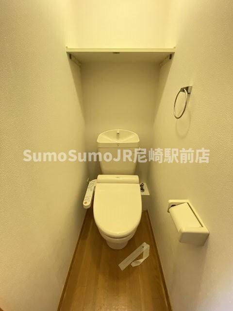 物件内観写真13　(ゆったりとした空間のトイレです)