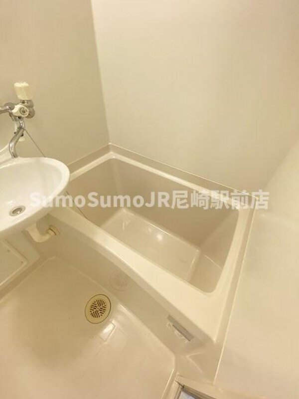 浴室(コンパクトで使いやすいお風呂です)