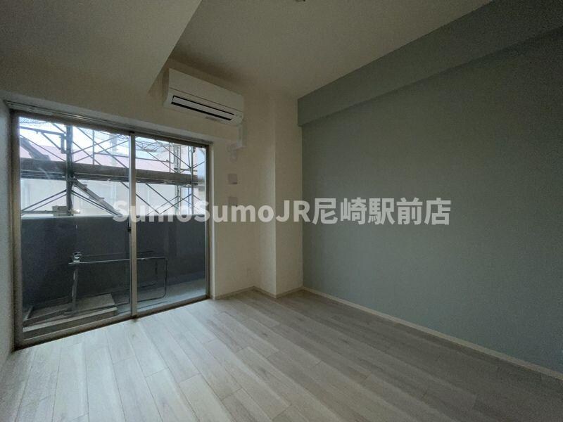 物件内観写真5　(おしゃれな居間です)