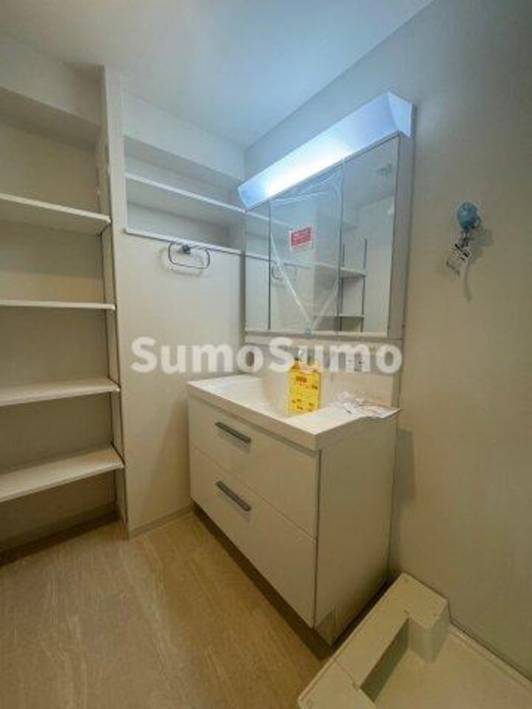 洗面・脱衣所(ゆったりとスペースのある洗面所)