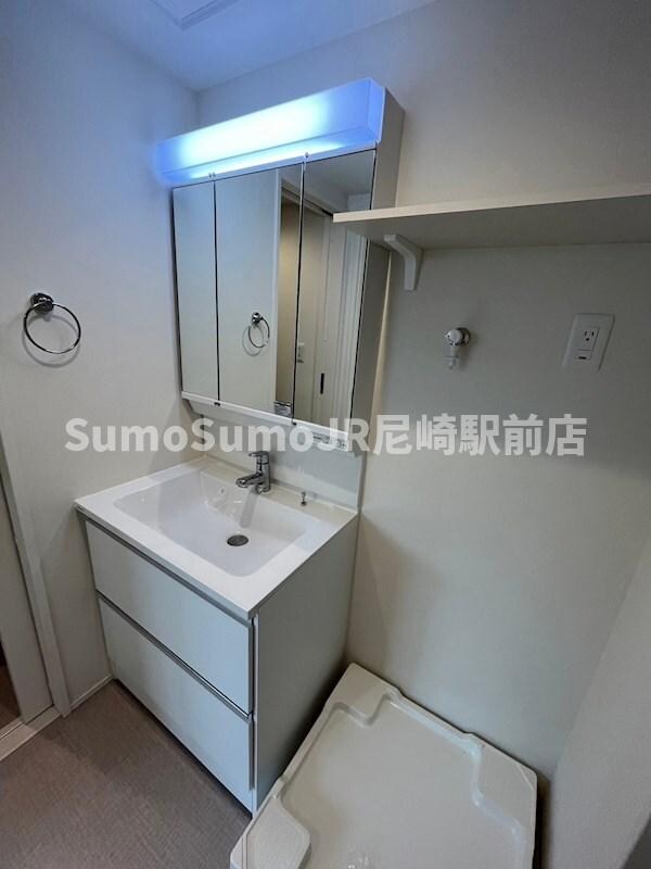 物件内観写真9　(独立洗面台で身支度をすべて済ませてしまいましょう)