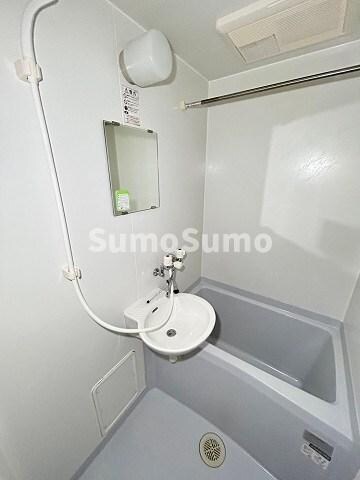 物件内観写真9　(日々の疲れを癒すお風呂付です)