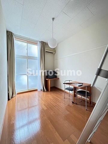 物件内観写真15　(ゆったりとした居間です)