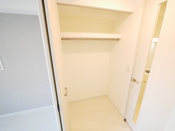 収納(小物を収納するのに便利です)
